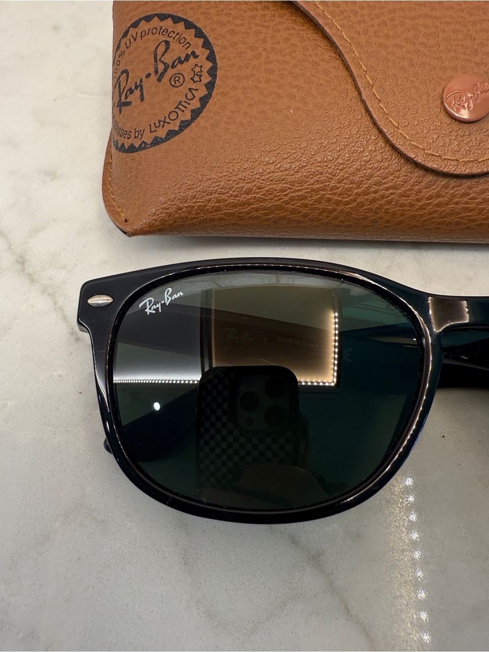 RAY-BAN 2184 WAYFARER BLACK UNISEX SUNGLASSES WITH CASE - Picture 2 of 5